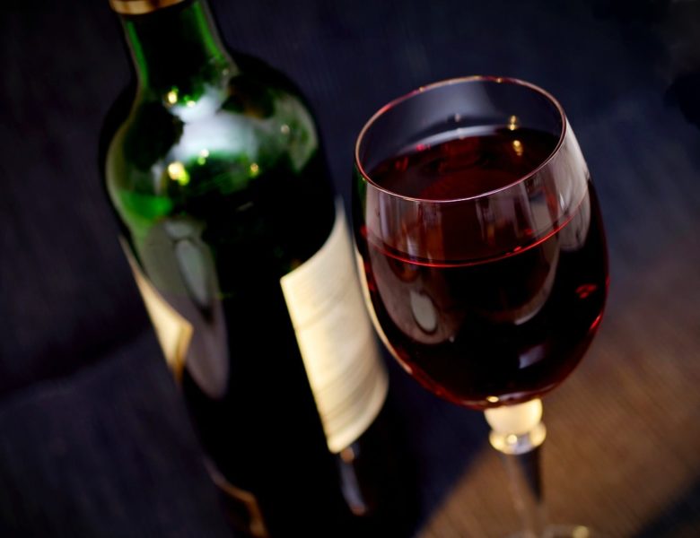 Quante calorie ha un bicchiere di vino