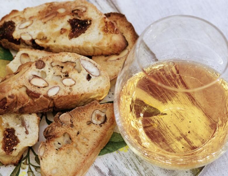 Vin Santo: storia, caratteristiche e abbinamenti