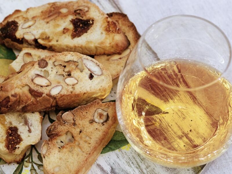 Vin Santo: storia, caratteristiche e abbinamenti