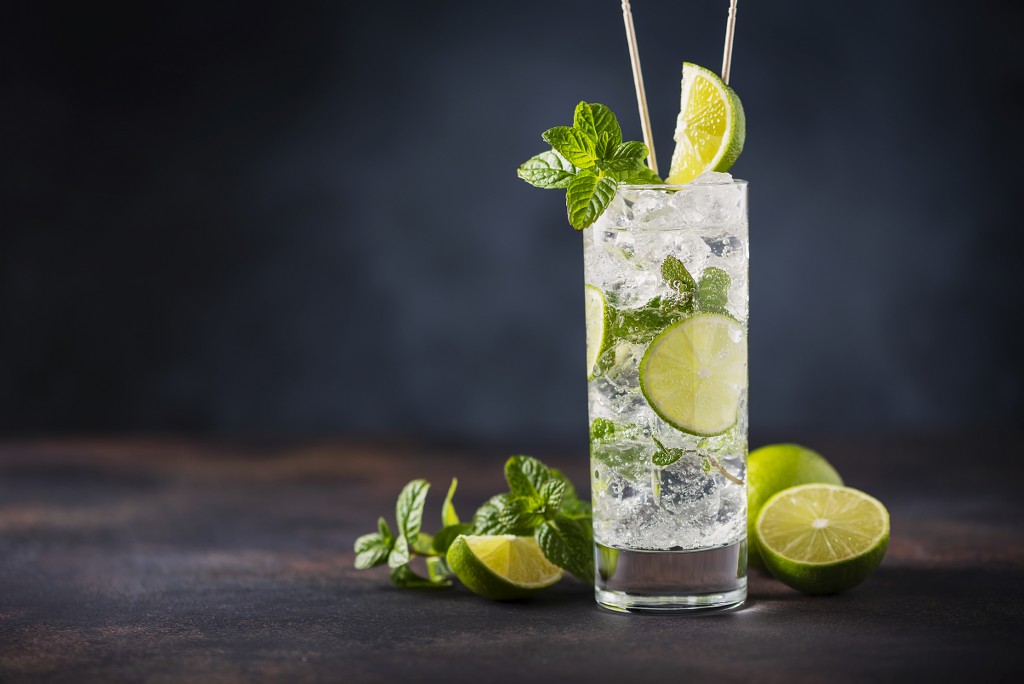 mojito-con-lime-menta-e-ghiaccio